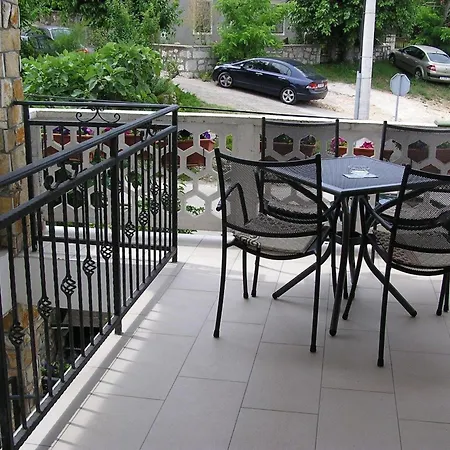 Fuer 2 Personen - 1 Kind Ca- 30 M² In Silo- Adriakueste Kroatien - Kroatisch By Interhome * Šilo